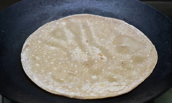 Göra Roti Indian Chapati Roti Tawa Gjord Vete Deg — Stockfoto