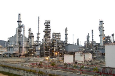 Petrol ve doğalgaz sanayi bölgesi, petrol rafinerisi ekipmanları, petrol rafinerisinin endüstriyel boru hatlarının kapatılması, büyük petrol rafinerilerindeki kapakçıklı petrol boru hattının ayrıntıları..