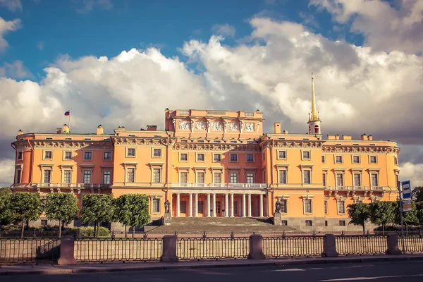 Mikhailovsky castle, St. Petersburg — Stock Photo, Image