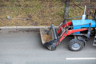 Traktör temiz sokaklar