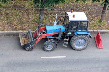 Traktör temiz sokaklar