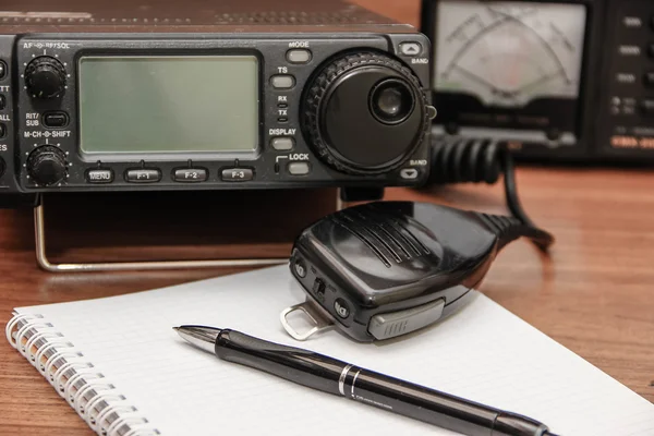 Radio transceptor y micrófono — Foto de Stock