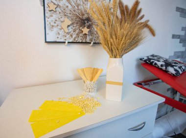 Titreme, erime ve saç kesimi için ağda.