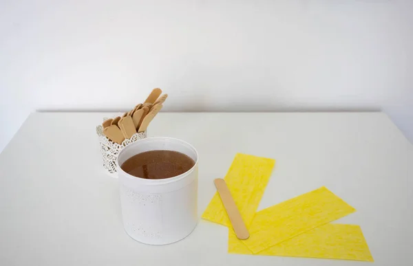 Titreme, erime ve saç kesimi için ağda.