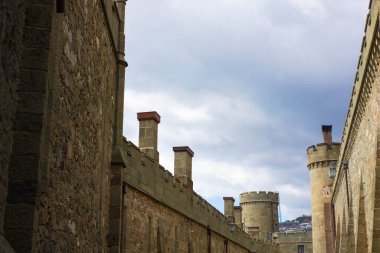 Kırım 'da antik caddeleri olan ortaçağ şatosu