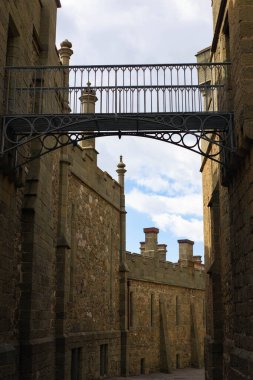 Kırım 'da antik caddeleri olan ortaçağ şatosu