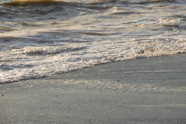 White sea foam near the shore close-up, waves — Stock Photo, Image