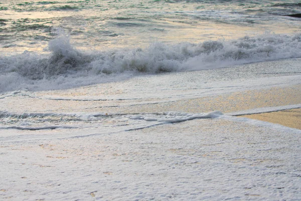 White sea foam near the shore close-up, waves — Stock Photo, Image