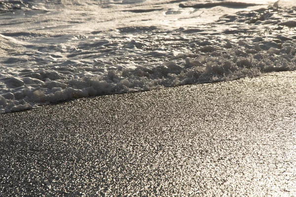 White sea foam near the shore close-up, waves — Stock Photo, Image