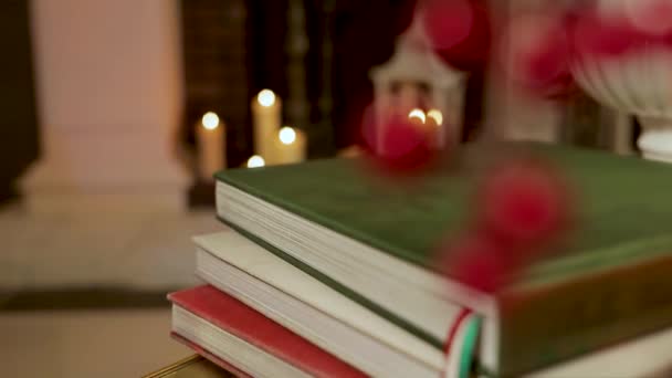 The atmosphere of waiting for Christmas. Fireplace, candles, Christmas balls. — Stock Video