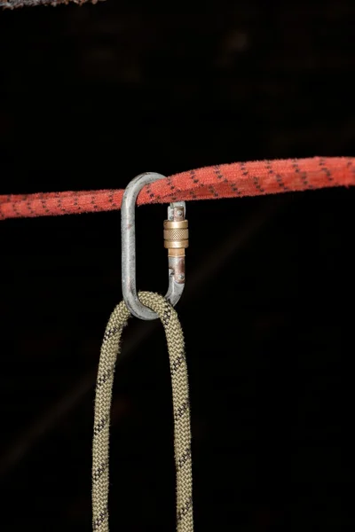 Carabiner and rope — Stock Photo, Image