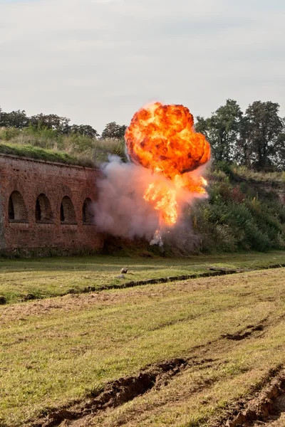 Explosión y bola de fuego — Foto de Stock