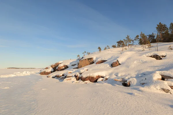 Sneeuw-kust van Barentsz-zee. — Stockfoto