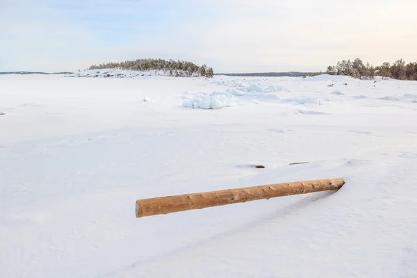 Jelentkezzen be a hó a téli tenger partján Barents-tenger — Stock Fotó