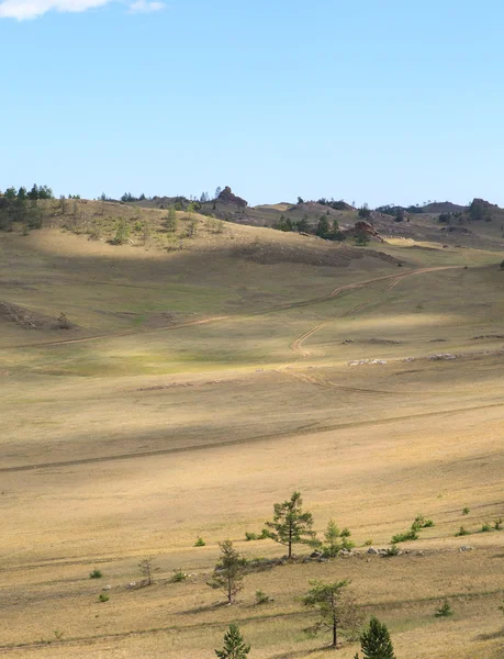 Estepe montanhosa, costa do lago Baikal . — Fotografia de Stock