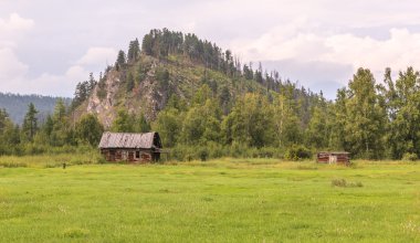 Yıkılan evin bir dağ Vadisi. 