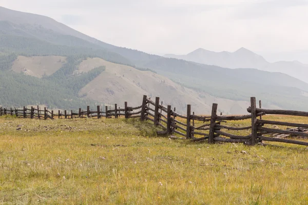 Fence in a mountain valley. — Stock Photo, Image