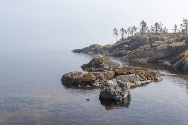 Fog on stony coast of lake.  spring landscape — Stock Photo, Image