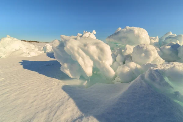 Jég hummocks a téli a Barents-tenger — Stock Fotó