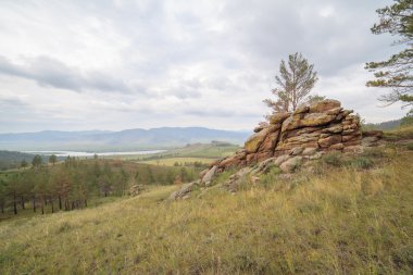 Bir butte ile dik izole bir tepedir