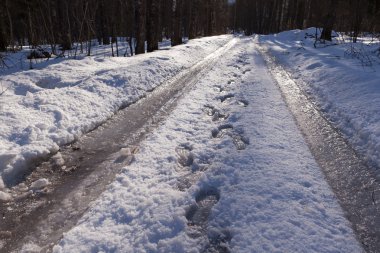 Kış yolda gelecek kişi