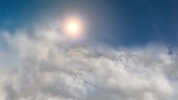 在云上飞行太阳飞机漂浮在天空平流层4K — 图库视频影像