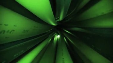 Kablolar internet üzerinden uçuyor. Elektrik şebekesi fiber 4k.