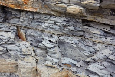 Dağ yamacındaki kumtaşının yapısı ve dokusu
