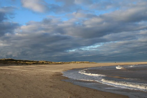 Breathtaking View Landscape Vast Sandy Beach Blue Pink Skies Reflected — Stock Photo, Image