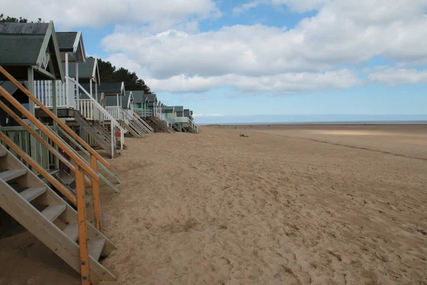 Beach Landscape Showing Wide View Wood Painted Beach Huts Beautiful — Stock Photo, Image