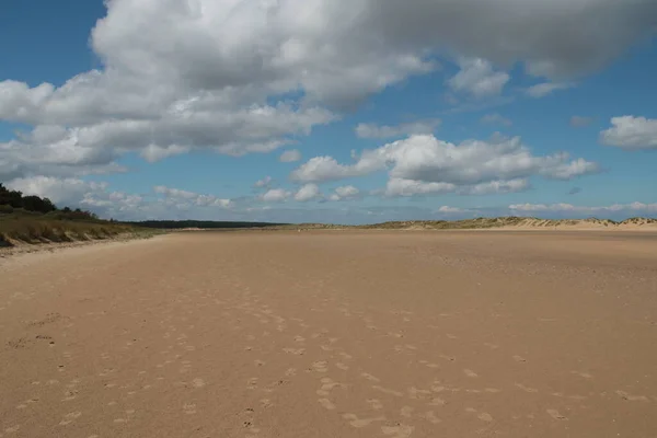 Landscape View Cross Vast Sandy Beautiful Beach Out Sea Deserted — Stock Photo, Image