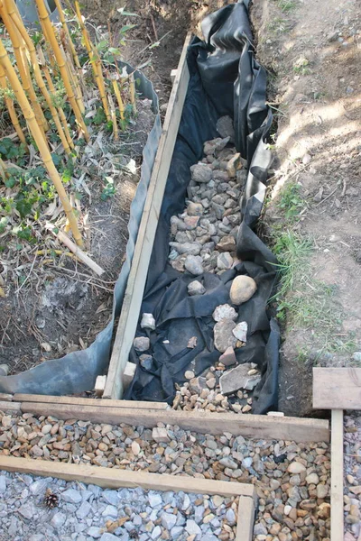 Paisaje Construcción Drenajes Franceses Para Evitar Inundaciones Jardín Inglés Hecho Fotos de stock libres de derechos