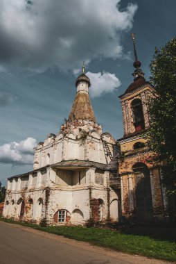 Taşrada eski bir cıvıltı. Ortodoks mimarisi. Tarihi bina