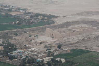 Ramses III tapınağından Teb 'e kuş bakışı, Mısır