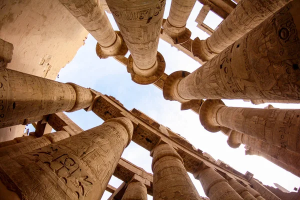 Salón Principal Del Templo Karnak Con Columnas Majestuosas Luxor Egipto —  Fotos de Stock