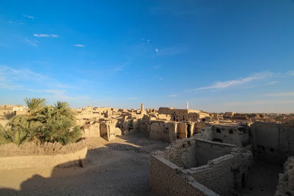 Dakhla vahasındaki terk edilmiş eski köy El-Qasr, Mısır