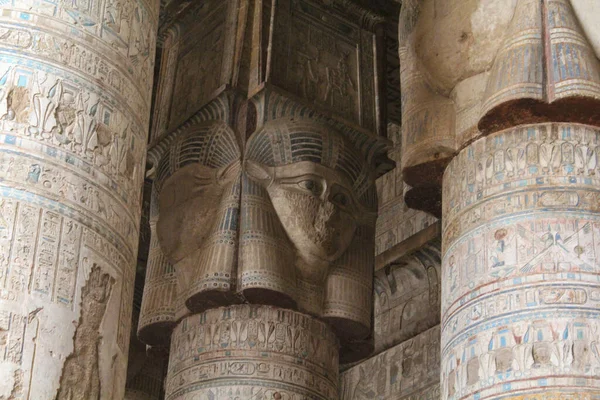 Pinturas Relieve Gran Sala Columnas Del Templo Hathor Dendera Egipto —  Fotos de Stock