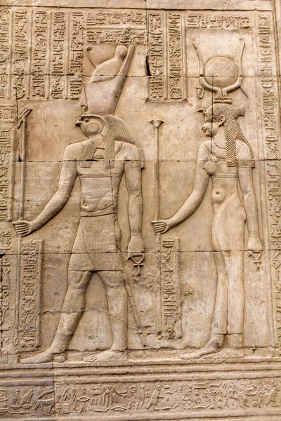 エジプト オンボ寺院の柱におけるファラオの古代の救済 — ストック写真