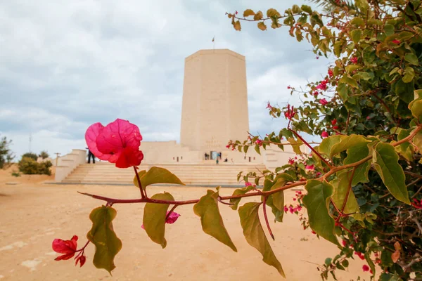 II. Dünya Savaşı 'nda ölen askerlerin Alman Anıtı, El Alamein, Mısır