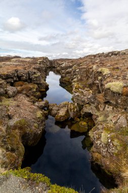 Thingvellir Ulusal Parkı, İzlanda 'da yarık suyla dolu.