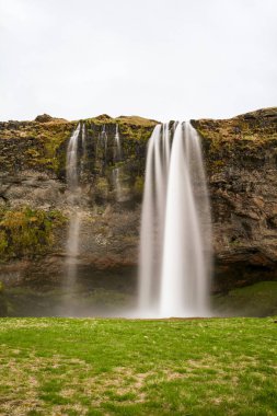 Sabahın erken saatlerinde Seljalandsfoss Şelalesinde, Altın Daire, İzlanda
