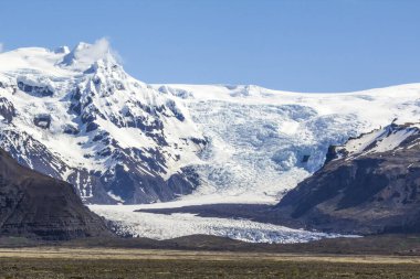 Yazın Skaftafell buzulunun manzarası, İzlanda