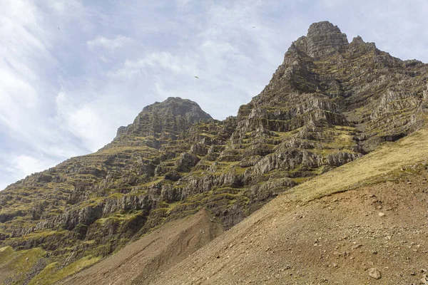 Prachtige Terrasformaties Twee Bergtoppen Ijsland — Stockfoto