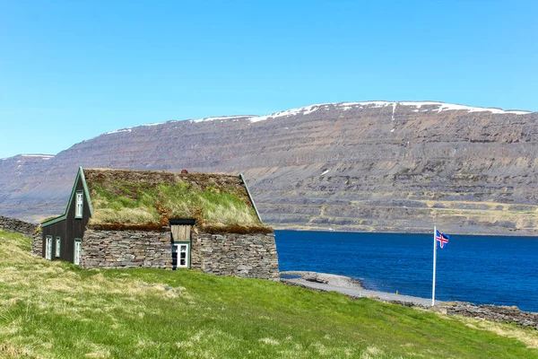 Icelandic Flag Front Romantic Turf House Iceland — Stock Photo, Image