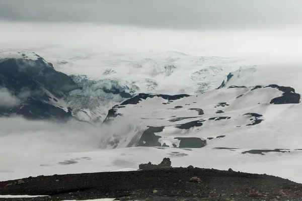 Paysage Blanc Enneigé Brumeux Sentier Randonnée Fimmvorduhals Glacier Arrière Plan — Photo