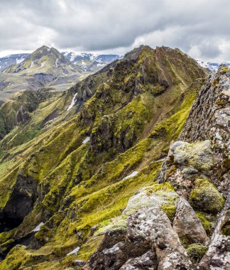 İzlanda 'daki eşsiz İzlanda manzarası Thorsmoerk' in etrafında