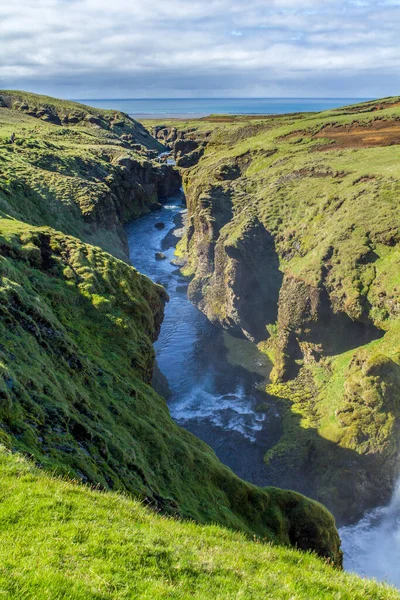 Canyon Profundo Rio Skogarfoss Trilha Caminhadas Fimmvoerduhals Islândia — Fotografia de Stock