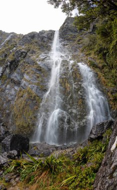 Earland Falls, ünlü Routeburn Pisti, Fiordland Ulusal Parkı, Yeni Zelanda 'nın Güney Adası