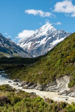 Yeni Zelanda 'nın güneyindeki Hooker Valley pistinden ünlü aşçı dağı.