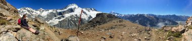 Mueller Hut Route 'dan Sefton Dağı, arkada Cook Dağı, Yeni Zelanda' nın Güney Adası